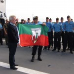 Bürgermeister Rüdiger Koch bei der Zeremonie zur Übergabe der Flagge der Landeshauptstadt an den Kommandanten Fregattenkapitän Steinweller