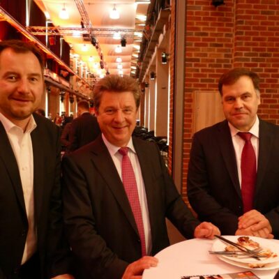 von links: Fraktionsgeschäftsführer Martin Danicke, Oberbürgermeister Dr. Lutz Trümper, Kultusminister Stephan Dorgerloh