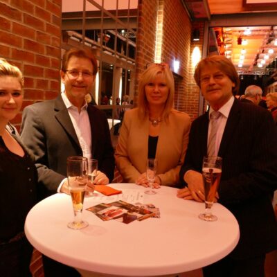 von links: Saskia Fröse, ehem. Fraktionsvorsitzender Hans-Dieter Bromberg, Beigeordnete Simone Borris, Rüdiger Jahnel