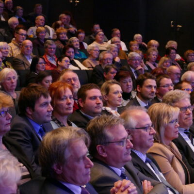 mittig v.l.n.r. Stadtrat Marko Ehlebe, Stadträtin Beate Wübbenhorst, Stadtrat Denny Hitzeroth