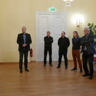 v.l.n.r.: Carsten Gerth (Leiter des Gesellschaftshauses), Fraktionsvorsitzender Jens Rösler, Stadtrat Jens Hitzeroth, Stadtrat Dr. Falko Grube, FSJler Lukas Schladitz, Kulturbeigeordneter Prof. Dr. Matthias Puhle und Fraktionsmitglied Rainer Löhr